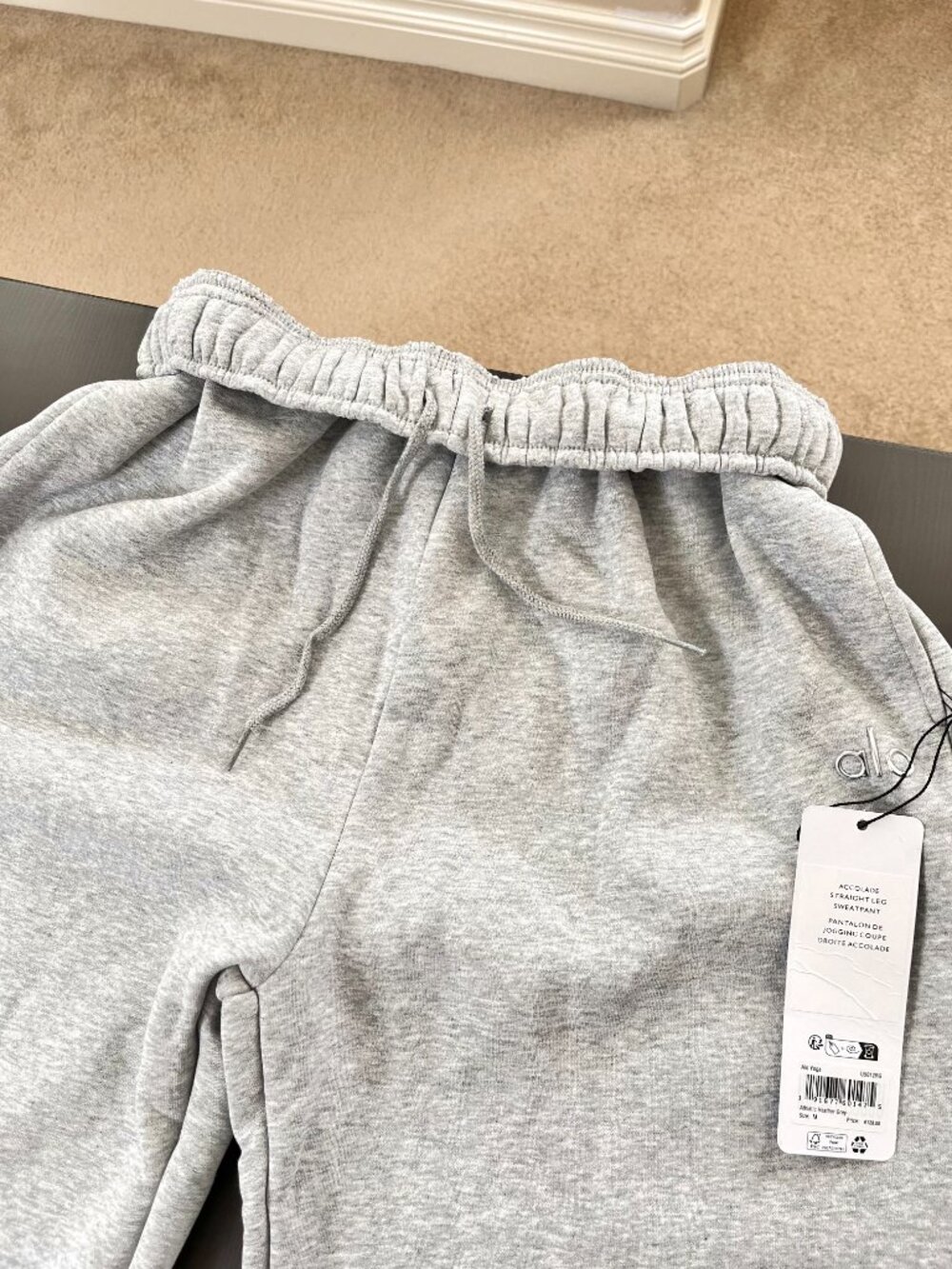Alo Yoga Accolade Straight Leg Grey Sweatpants Size M Unisex U5012RG - Picture 2 of 11